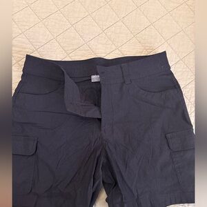 Eddie Bauer woman Dark black Cargo Shorts never used